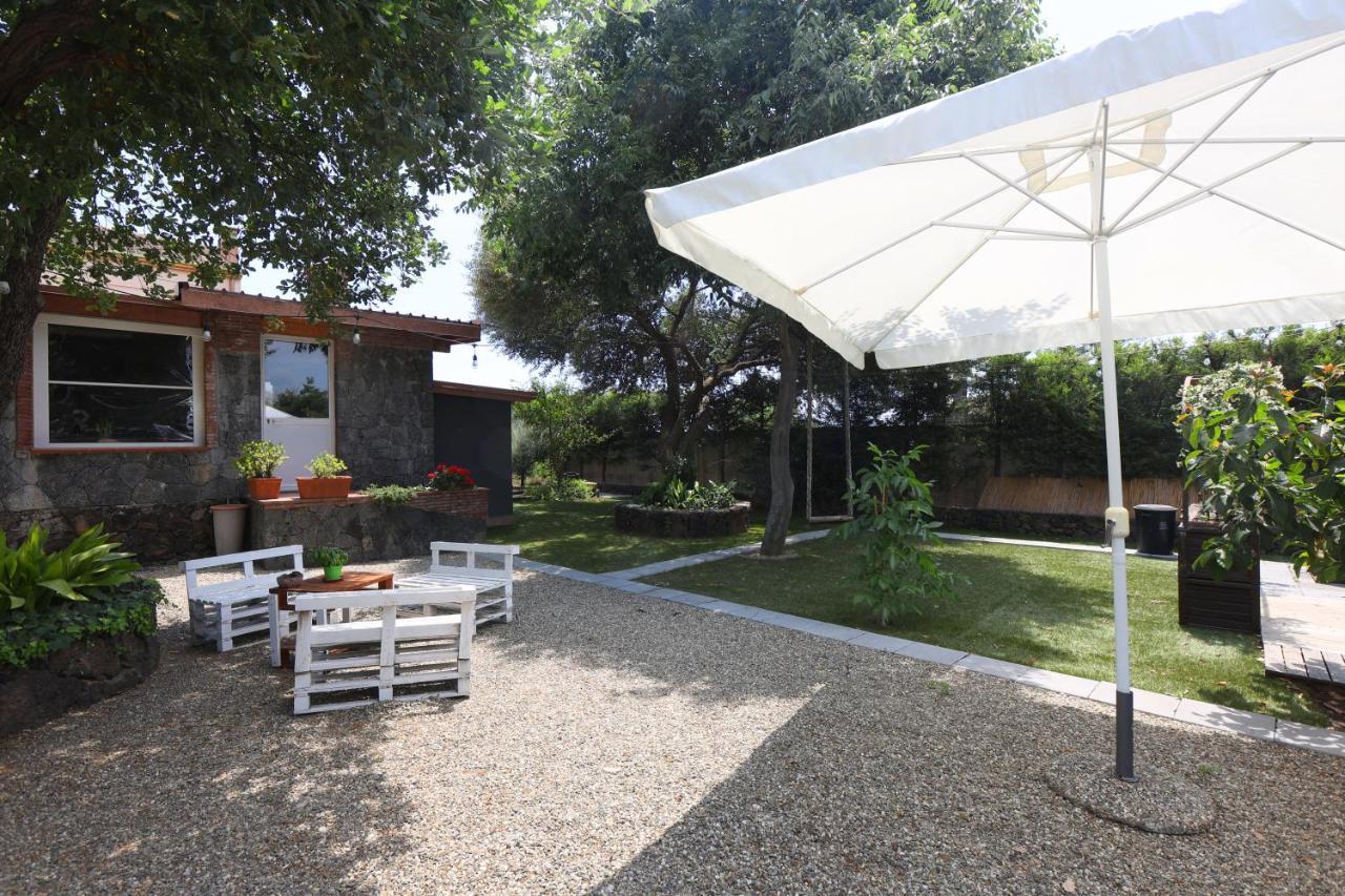 Casa Delle Foglie Villa San Giovanni La Punta Luaran gambar