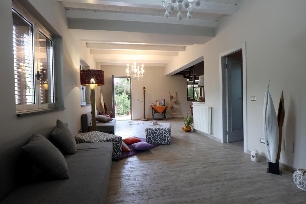 Casa Delle Foglie Villa San Giovanni La Punta Luaran gambar