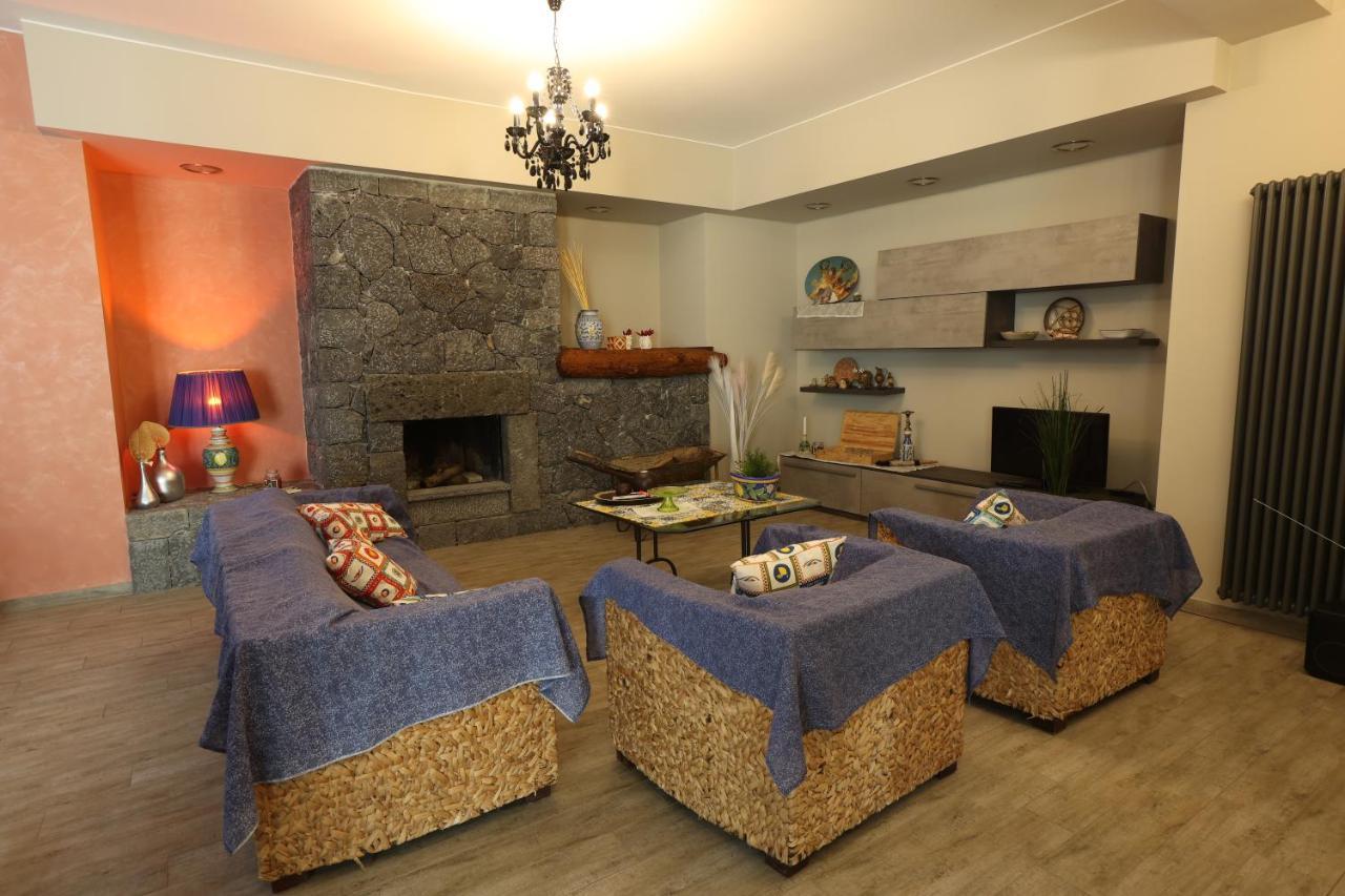 Casa Delle Foglie Villa San Giovanni La Punta Luaran gambar