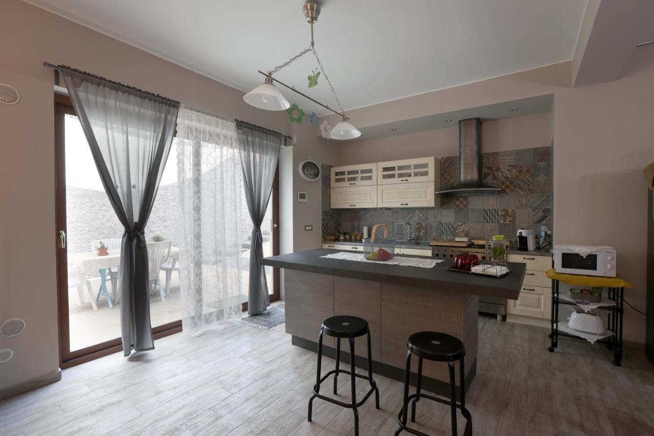 Casa Delle Foglie Villa San Giovanni La Punta Luaran gambar
